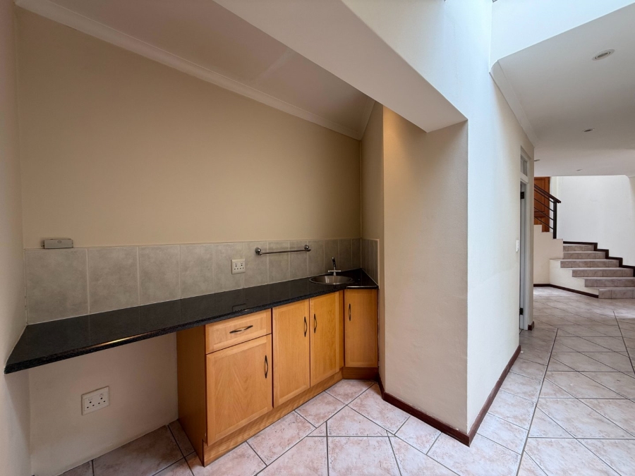 To Let 4 Bedroom Property for Rent in Caribbean Beach Club North West